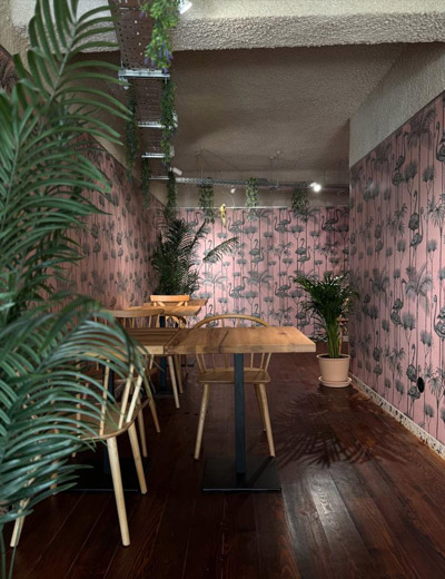 Balcão de madeira com plantas suspensas e luz néon no Miami Mami