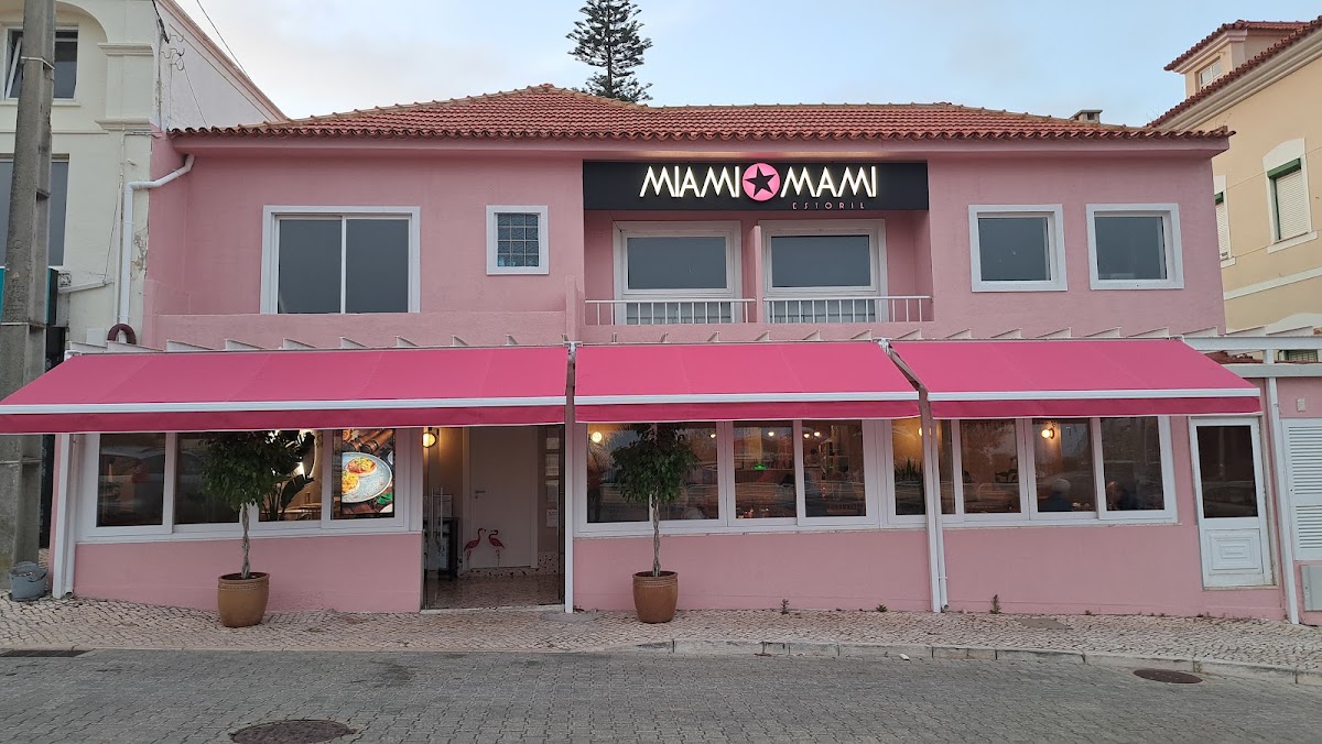 Miami Mami restaurant frontage in Estoril