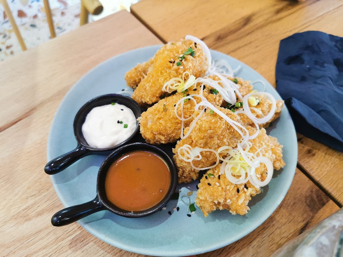 Fried chicken with dip